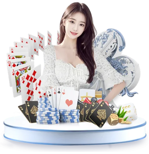 Bàn chơi Poker với các lá bài và chip cược